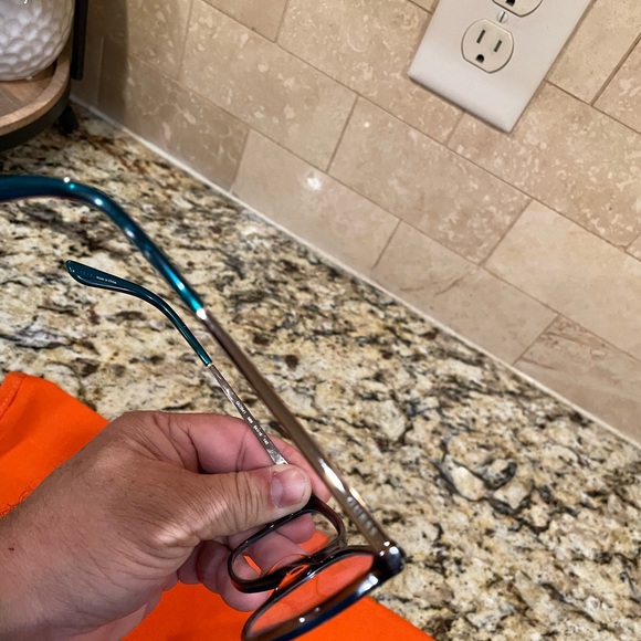 Guess prescription glasses. - Picture 4 of 8